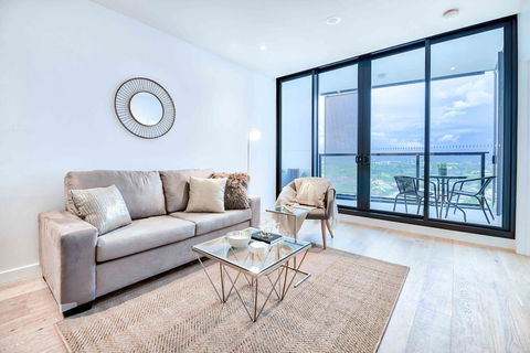 KOZYGURU FORTITUDE VALLEY HIGH LEVEL 2 BED APT + FREE PARKING QFV179-2612 - Holiday Sunshine Coast 0