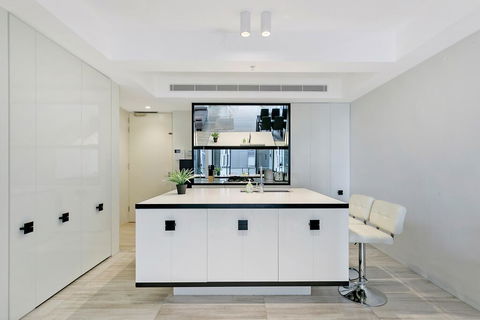 KOZYGURU HAYMARKET SYDNEY CITY VIEW 2 BED STUNNING APT NHA178-1206 - Holiday Sunshine Coast 1