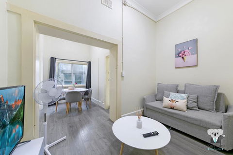KOZYGURU Kings Cross SKY GARDEN Studio CBD - Holiday Sunshine Coast 2