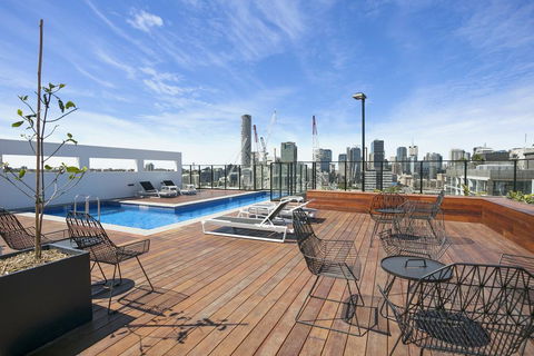 KOZYGURU SOUTH BRISBANE CITY VIEW 2 BED APT+ FREE PARKING QSB027-708 - Holiday Sunshine Coast 2