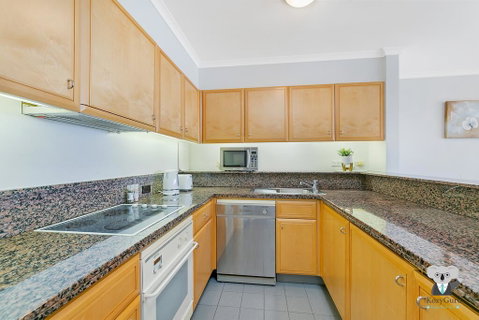 KOZYGURU THE ROCKS HARBOUR BRIDGE VIEW 1 BED APT SWIMMING POOL NTR098 - Sunshine Coast Tourism 3