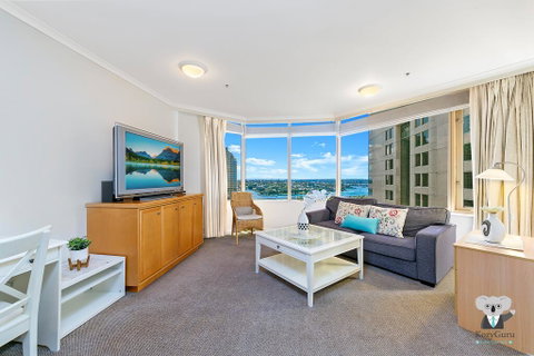 KOZYGURU THE ROCKS HARBOUR BRIDGE VIEW 1 BED APT SWIMMING POOL NTR098 - Sunshine Coast Tourism 0