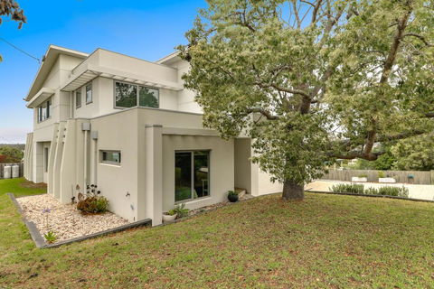Kurrajong - Sunshine Coast Tourism 1