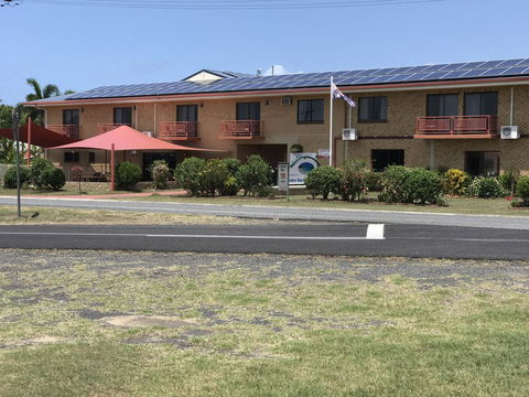 Kurrimine Beach Motel - Sunshine Coast Tourism 0