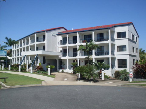 L'Amor Holiday Apartments - Sunshine Coast Tourism 0