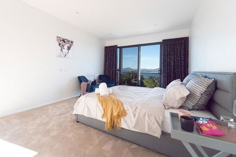 La Vie Luxury Bay View - Sunshine Coast Tourism 0