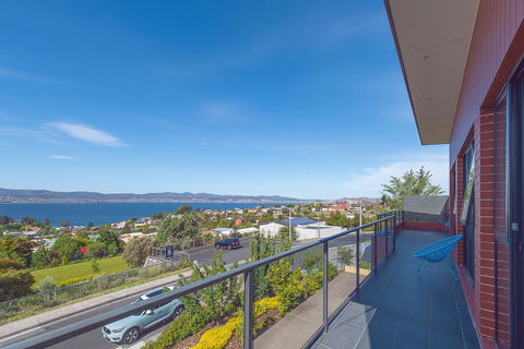 La Vie Luxury Bay View - Sunshine Coast Tourism 1