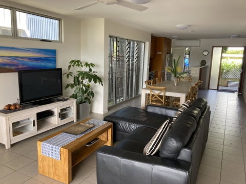 Lagoon-Front Luxury At Twin Waters Resort - Sunshine Coast Tourism 3