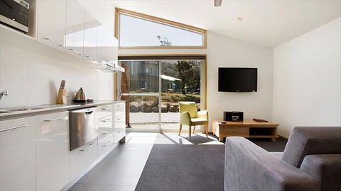 Lake Crackenback Resort & Spa - Sunshine Coast Tourism 1