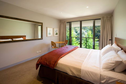 Lake Daylesford Lodge 4 - Sunshine Coast Tourism 3