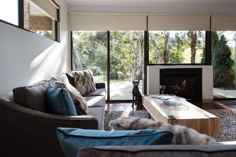 Lake Daylesford Lodge 6 - Sunshine Coast Tourism 3