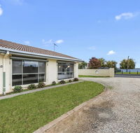 Lake Escape on Pool Avenue - Holiday Sunshine Coast
