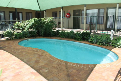 Lake Forbes Motel - Sunshine Coast Tourism 1