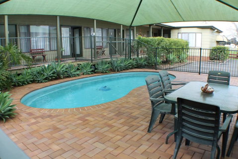 Lake Forbes Motel - Sunshine Coast Tourism 2