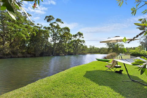 Lake Frontage Family Fun Home - Sunshine Coast Tourism 0