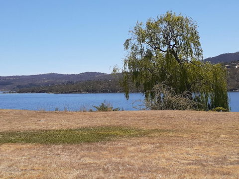 Lake Jindabyne Hotel - Sunshine Coast Tourism 2