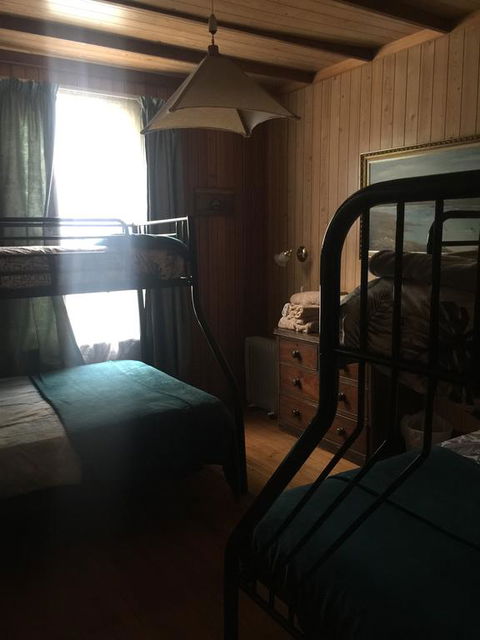 Lake Leake Inn - Sunshine Coast Tourism 3