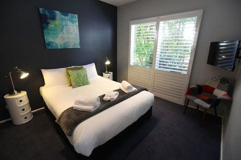 Lake Orchard Villas - Sunshine Coast Tourism 1