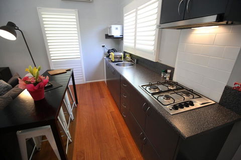 Lake Orchard Villas - Sunshine Coast Tourism 3