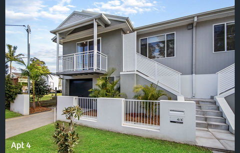 Lakefront Peace Apartments - Sunshine Coast Tourism 0