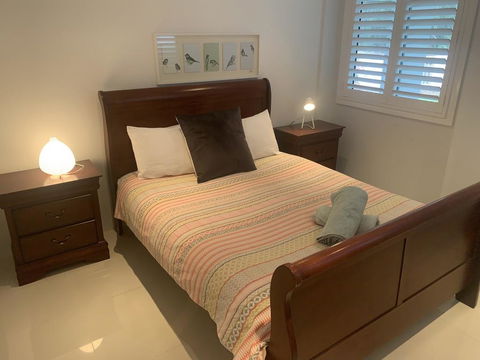 Lakefront Peace Apartments - Sunshine Coast Tourism 1
