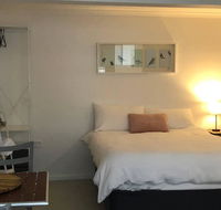 Lakefront Peace Apartments Studio 4 - Sunshine Coast Tourism