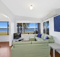 Lakes Edge Cottage - Holiday Sunshine Coast