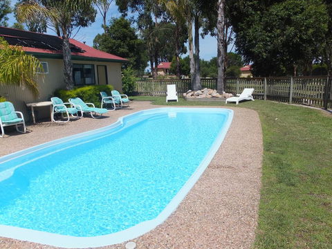 Lakes Entrance Country Cottages - Sunshine Coast Tourism 0