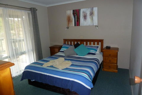 Lakes Entrance Country Cottages - Sunshine Coast Tourism 1