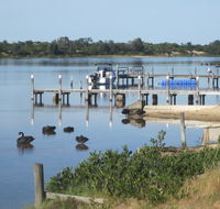 Lakes Waterfront Motel and Cottages with King Beds - Sunshine Coast Tourism