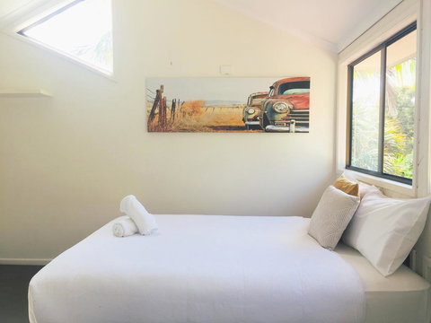 Lakeside Beach House - Hostie Properties - Sunshine Coast Tourism 2