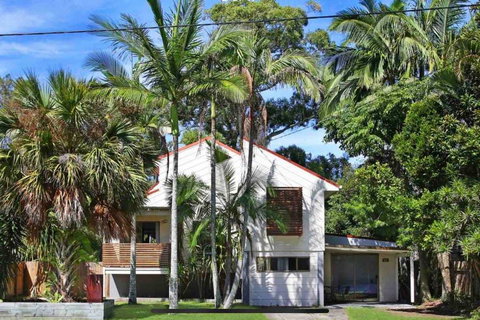 Lakeside Beach House - Hostie Properties - Sunshine Coast Tourism 1