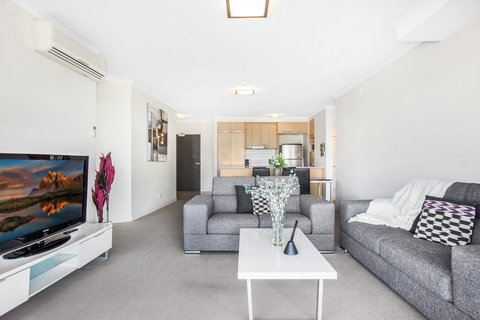 Lakeside Family Oasis With Pool, Gym And Balcony - Holiday Sunshine Coast 0