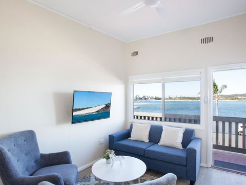 Lakeside Flats 2 Fresh New Look - Sunshine Coast Tourism 0