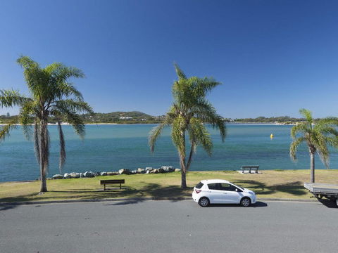 Lakeside Flats 4 - Sunshine Coast Tourism 2