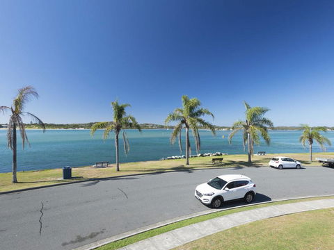 Lakeside Flats 4 - Sunshine Coast Tourism 3