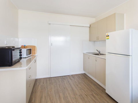 Lakeside Flats 6 - Holiday Sunshine Coast 2