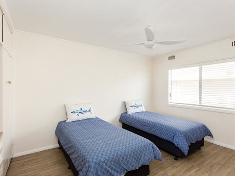 Lakeside Flats 6 - Holiday Sunshine Coast 3