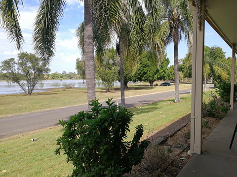 Lakeside Lodge Motel - Sunshine Coast Tourism 0