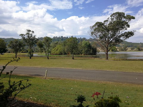 Lakeside Lodge Motel - Sunshine Coast Tourism 1