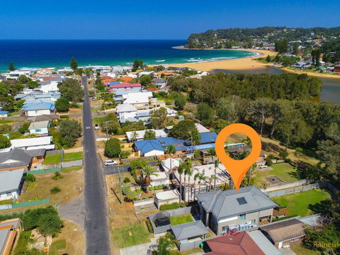 Lakeside Luxury - 13 Lake Street - Holiday Sunshine Coast 2