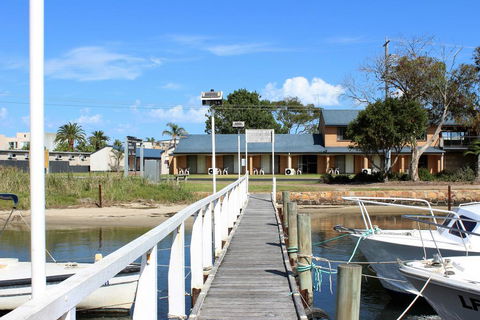 Lakeside Motel Waterfront - Sunshine Coast Tourism 0