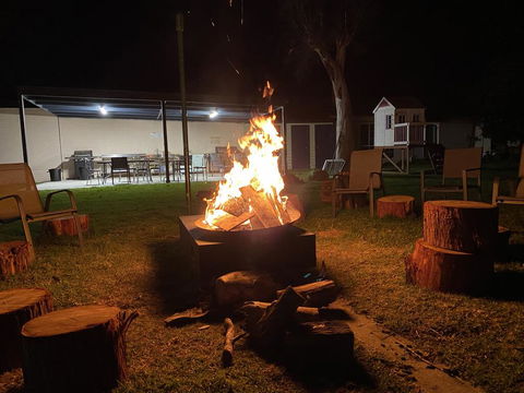 Lakeside Motel Waterfront - Sunshine Coast Tourism 1