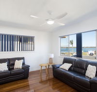 Lakeside Retreat - Sunshine Coast Tourism