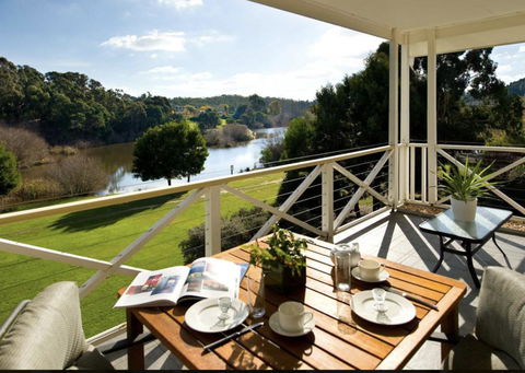 Lakeside Suites - Sunshine Coast Tourism 1