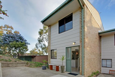 Lakeside Townhouse - Sunshine Coast Tourism 0