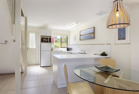 Lakeside Townhouse - Sunshine Coast Tourism 1