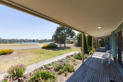 Lakeview - Waterviews On Newlands Arm - Sunshine Coast Tourism 2