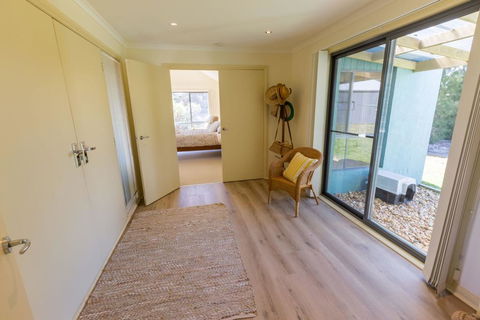 Lakeview - Waterviews On Newlands Arm - Sunshine Coast Tourism 3