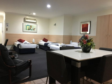 Lakeview Motor Inn - Holiday Sunshine Coast 2